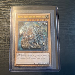 Yu-Gi-Oh! 1996 Blue-Eyes White Dragon Holographic Rare – Mint