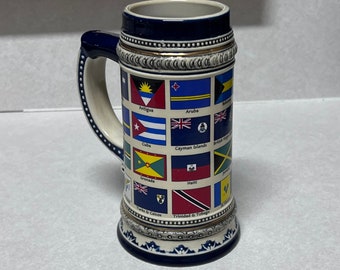 Chope de pirate vintage « Drapeaux des Caraïbes » par Agiftcorp - Souvenirs de pirate à collectionner