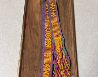 Handgewebter Vintage-Faja-Gürtel aus der indigenen Maya-Zeit mit Rückengurt