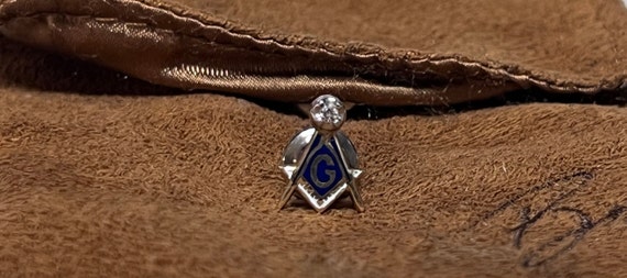 1920s 10k Gold Masonic Pin with Exquisite Diamond… - image 3