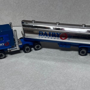 Vintage The Tough Ones Tonka &quot;Dairy Express&quot; No. 812733 18-Wheeler Tanker Die Cast Collectible.