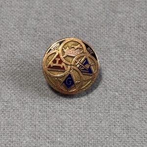 Antyczna, 10-karatowa złota, masońska przypinka do klapy z lat 20. XX wieku, z rytu York Rite, waga 2,81 g, zakręcana, stan wyjątkowy