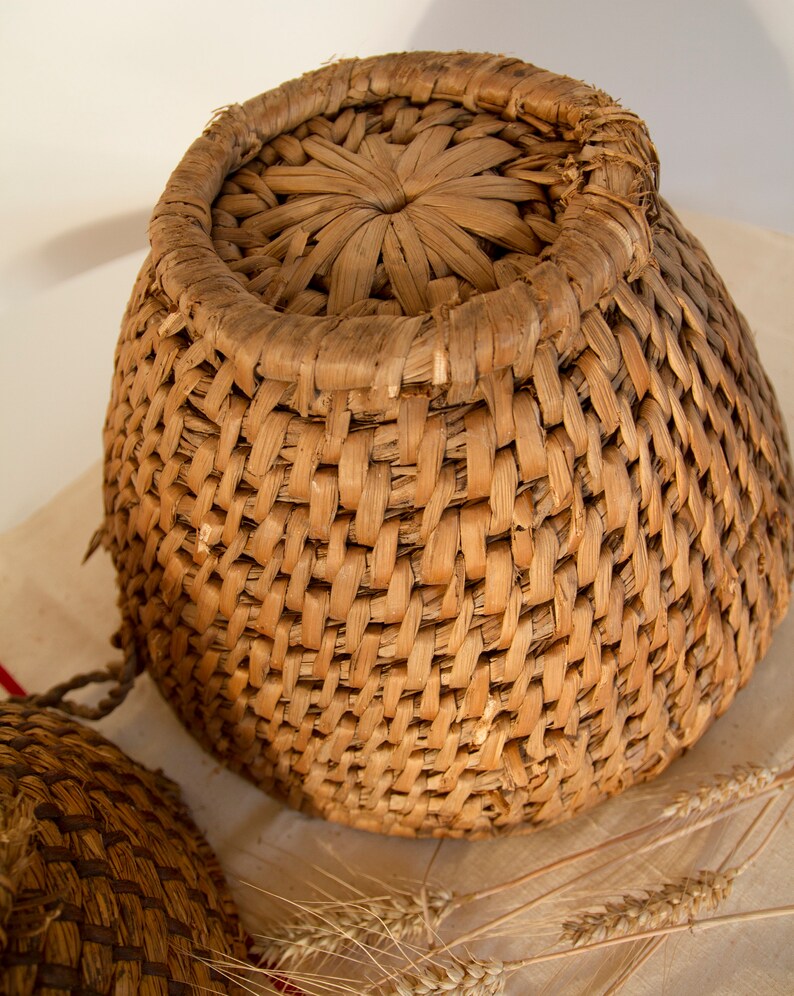Vintage handmade corn husk basket Straw baskets Set of 2 Etsy