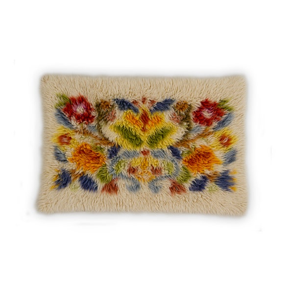 Vintage Floral tapestry, Small wool rya rug, Vintage wall hanging with flowers, Handmade latch hook rug 33" x 21"