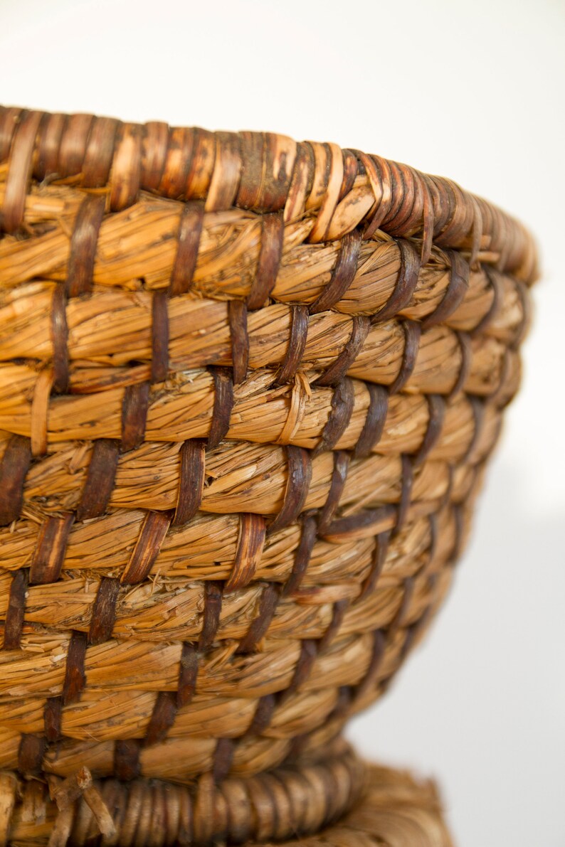 Vintage handmade corn husk basket Straw baskets Set of 2 Etsy