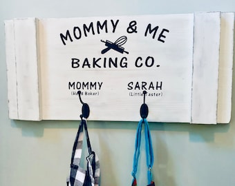 Custom Wood Apron Holder, Farmhouse Kitchen Wall Art, Personalized Apron Rack, Gift for Mommy