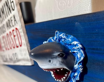 Jaws-Inspired Wooden Toilet Paper Holder: Shark Decor for Bathroom Humor & Movie Fans