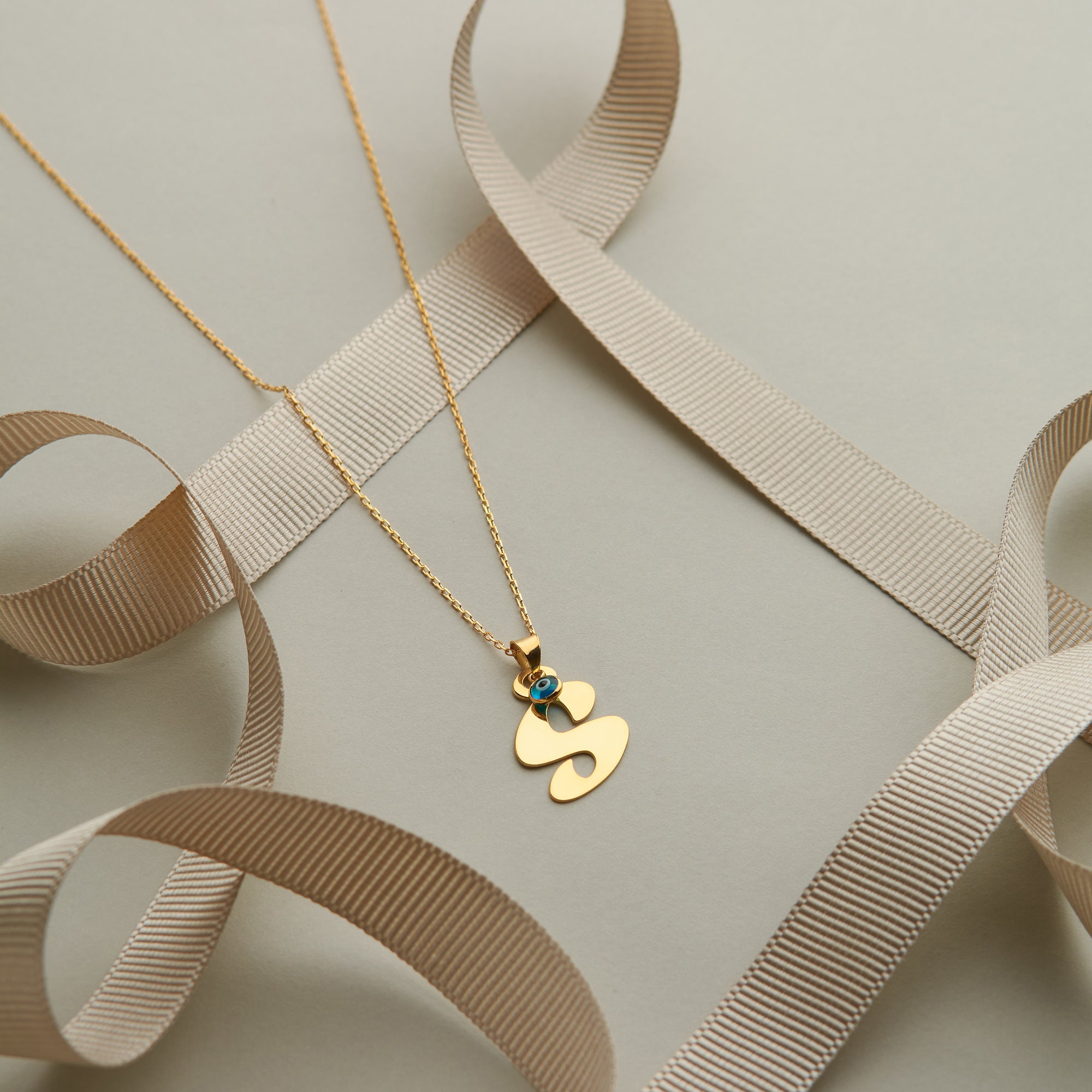 collier lettre personnalisé