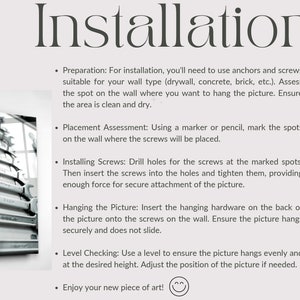 Puede incluir: Gu&iacute;a de instalaci&oacute;n para arte mural, con instrucciones e ilustraciones. Incluye preparaci&oacute;n, evaluaci&oacute;n de la colocaci&oacute;n, instalaci&oacute;n de tornillos, colgado y comprobaci&oacute;n de nivel. La imagen tambi&eacute;n muestra una foto en blanco y negro de llaves inglesas.