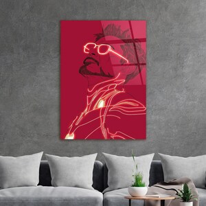 Puede incluir: Arte mural rojo con una ilustraci&oacute;n estilizada de una persona con gafas. La obra de arte utiliza una combinaci&oacute;n de colores rojo y blanco, con el contorno y los detalles de la figura resaltados en blanco sobre un fondo rojo.