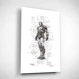 Könnte beinhalten: Gerahmter Druck mit einer detaillierten Illustration des Iron Man-Anzugs. Das Kunstwerk kombiniert einen Blaupausenstil mit metallischen und mechanischen Elementen vor einem weißen Hintergrund. Der Druck enthält Text und technische Zeichnungen.