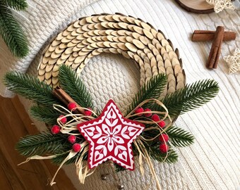 Christmas wood wreath with red star uk , Scandinavian modern decor for front door , red green white Xmas wreath ,farmhouse hanging decor