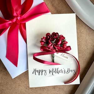 Elegante rote Rose Geburtstagskarte für Mama personalisierte Blumen Andenken für ihr romantisches Datum Nacht Geschenk-Box-Set Blumenliebhaber Verlobte Blumenkarte