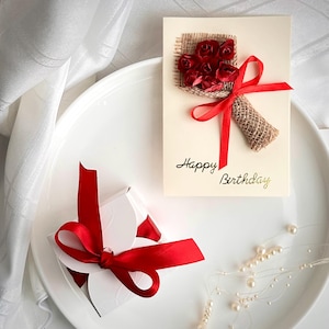 Romantische rote Rose Geburtstagskarte für Frau elegante 3D Blumenstrauß Geschenkbox Set Blumenliebhaber Andenken in klassischem Stil für sie