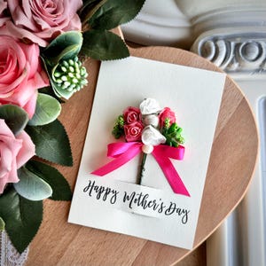 Helle Blumenmuttertagskarte mit botanische Blumenliebhabermama-Retrostilgrüße für Großmutter romantisches Designgeschenk für Schwiegermutter