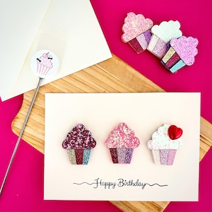 Cadeau personnalisé de conception de confiserie d'embellissement de muffins scintillants de carte d'anniversaire de petit gâteau