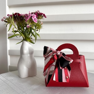 Luxury burgundy handbag gift box wife birthday keepsake wrapping elegant party guest favour classy designer fashion lover packaging