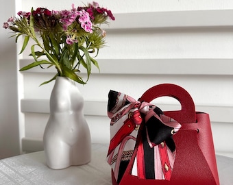 Luxury burgundy handbag gift box wife birthday keepsake wrapping elegant party guest favour classy designer fashion lover packaging