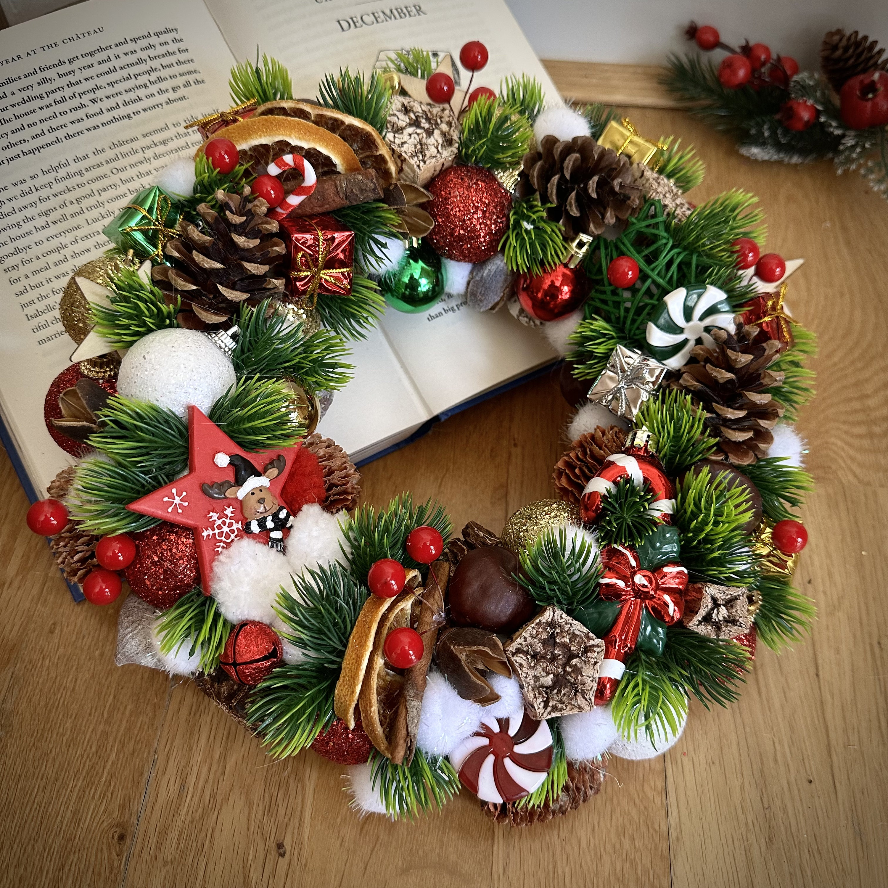 Modern Luxury Christmas Door Wreath for Kids Room Winter Holiday