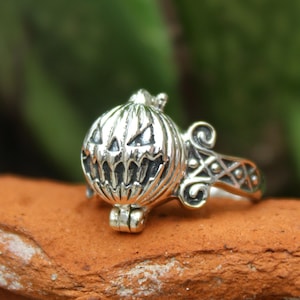 Pumpkin Ring , Holiday Creative Halloween Jewelry, Ghost pumpkin, Pumpkin smile ring, Compartment Ring
