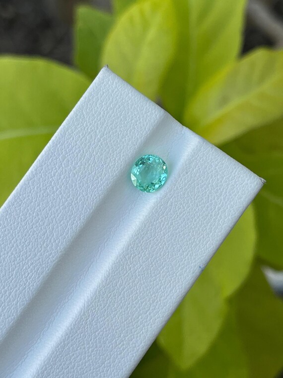 Blue-green Paraiba Tourmaline Gemstone: Carat Round Cut
