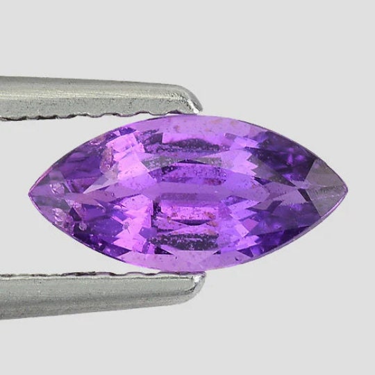 Bague en or 9K saphir violet de Ceylan, 0,601 ct