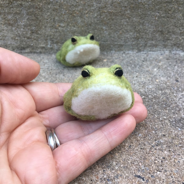 Needle felted toad small wool toad handmade toad sculpture cute pocket toad