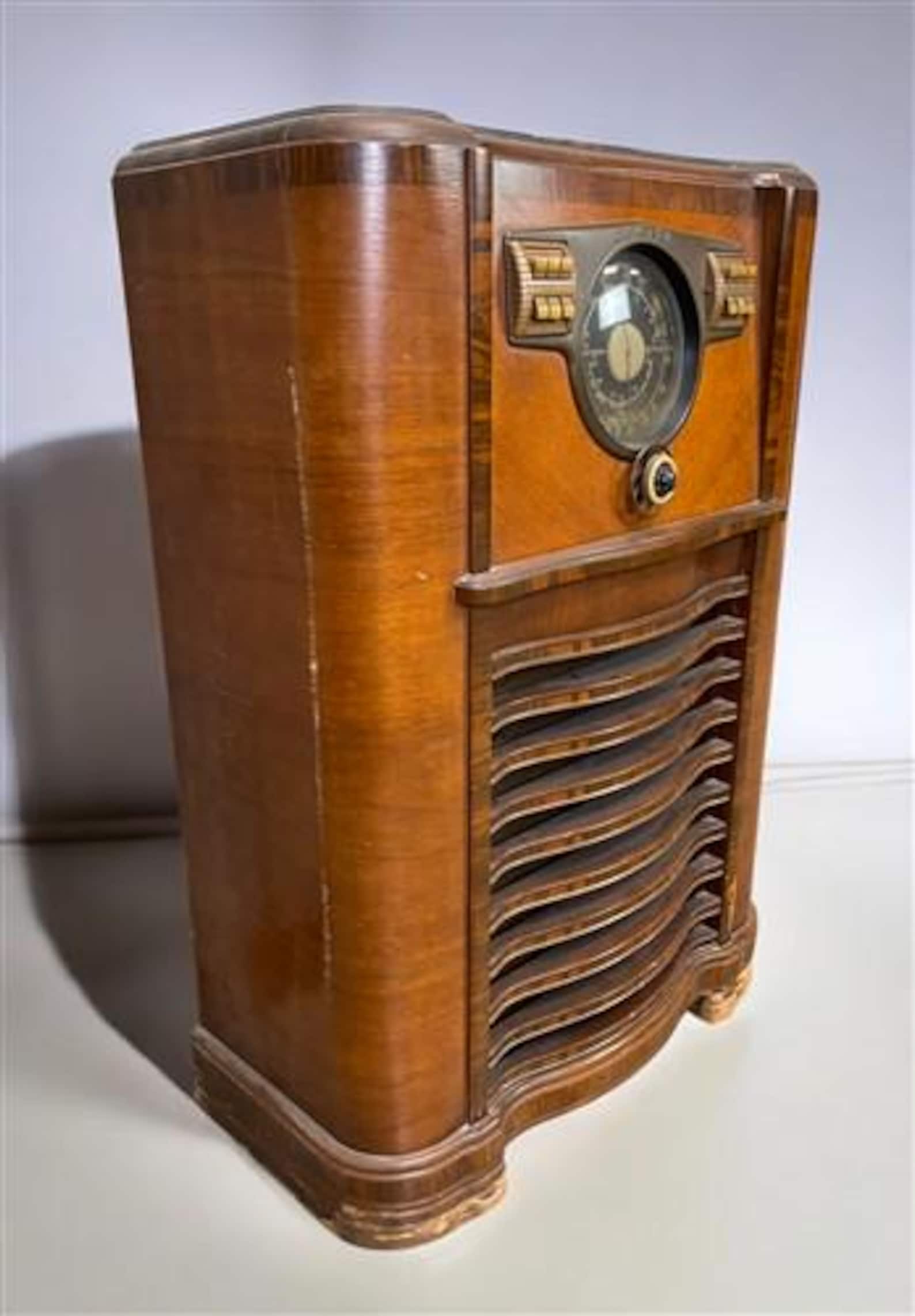 1940 Zenith Model 10S464 Radio, Vintage Floor Model, Wooden