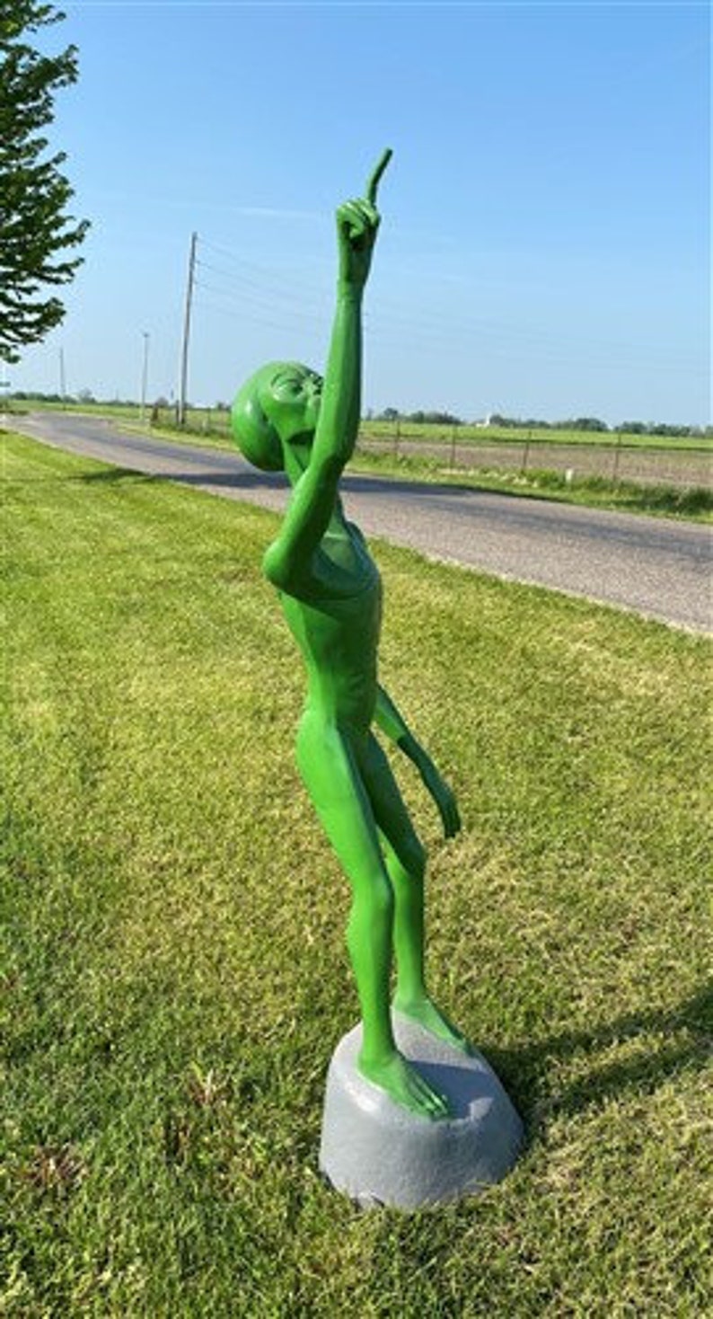 Alien Statue, Green Space Men, UFO Extraterrestrial Alien Art, Cast