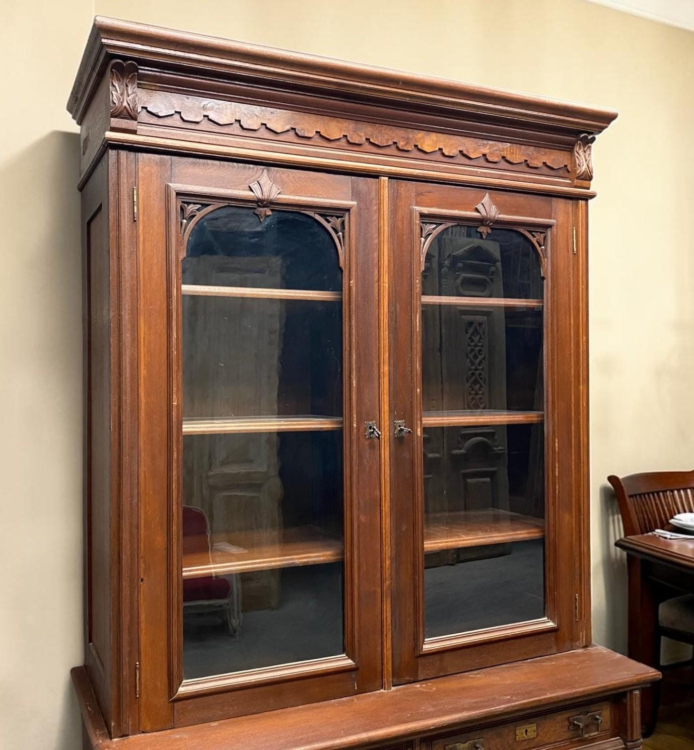 本棚・本収納 Antique Glass Door Cabinet Living Room Amazon.com