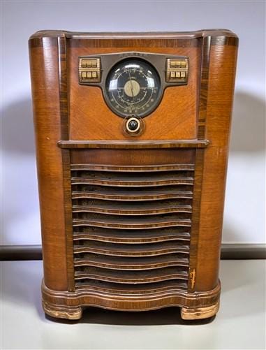 1940 Zenith Model 10S464 Radio, Vintage Floor Model, Wooden