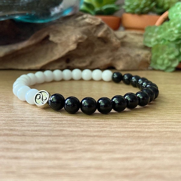 Tai Chi Bracelet, Yin Yang Bracelet, Balance and Harmony, Stress Relief, Mind Body Strength, Small Bead Bracelet, Black & White Jewellery