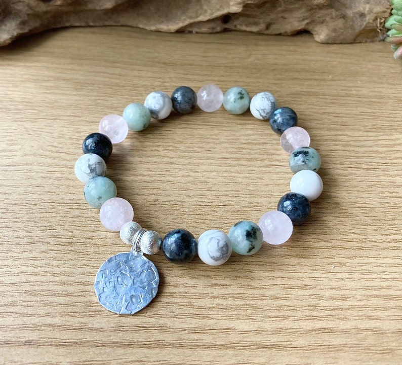 Pulsera de apoyo para la ansiedad / Jaspe kiwi, cuarzo rosa, howlita y larvikita / Tranquilidad, paz y relajación / 8 mm / Piedra de preocupación imagen 6
