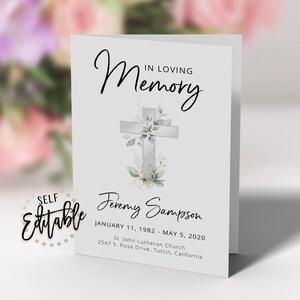 En memoria de un ser querido, cruz de plata con vegetación botánica, plantilla de celebración de la vida, carta de EE. UU., plantilla de funeral, servicio conmemorativo imprimible