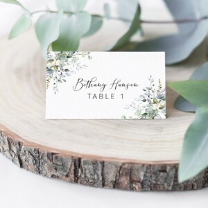 Blaue Blumen Grün Tischkartenvorlage, Eukalyptus Salbei, druckbare Sitzkarten, Namenskarten, Hochzeit, Taufe, Kommunion, Babyparty