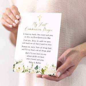 Erste Kommunion-Gebetskarte, weiße Creme mit Blumen, Mädchen-erste heilige Kommunion, Goldkreuz, Kommunion-Gebetszeichen, Vorlage, weiße Blumen