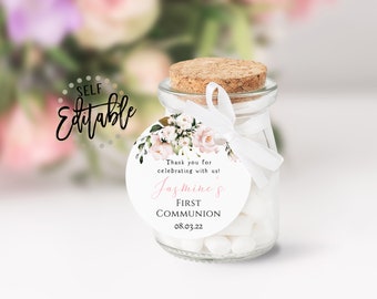 Könnte beinhalten: Ein weißer runder Geschenkanhänger mit rosafarbenen Blumenmustern und dem Text "Vielen Dank, dass Sie mit uns feiern! Die Erste Kommunion von Jasmine 08.03.22".
