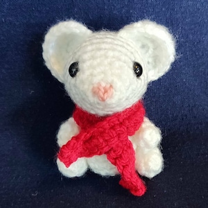 Tiny amigurumi mouse / rat