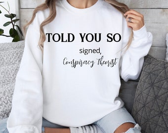 Told you so, Signiert, Verschwörungstheoretiker. Unisex Heavy Blend ™ Rundhals-Sweatshirt. USA, Patriot, hab&#39;s euch gesagt, Verschwörungstheoretiker.