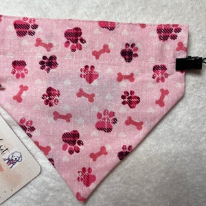 Collar through bandanas~Pink Paws
