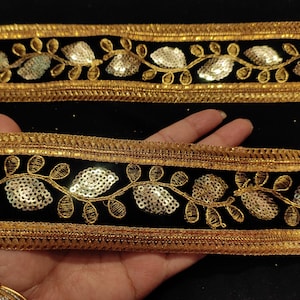Op maat gesneden Indiase metallic goud- en zwarte kleurversiering, zwarte rand, gouden rand, gouden rand, fluwelen stoffen rand, sari-versiering, geborduurde rand.