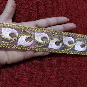 By Yards Indische Hellrosa und Goldfarbe Trim, Gold und Rosa Sari Trim, Rosa bestickte Trim, Pink Kostüm Trim, Hochzeit Sari Trim, Bordüre
