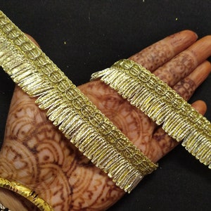 op maat gesneden Indiase metallic beige gouden afwerking, beige afwerking, beige sari-versiering, sari-versiering, groothandelversiering, naaigaren, bruiloftsversiering, beige lint.