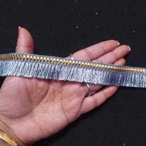 op maat gesneden Indiase grijze trim, grijze kleur trim, Boho trim, grijze franje trim, Gypsy Boho Boho trim, groothandel trim, naai trim.