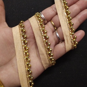 op maat gesneden Indiase perzik en gouden rand, gouden kralenversiering, Sari-versiering, gouden Sari-rand, groothandelversiering, gouden kralenversiering, naaiversiering.