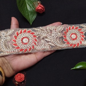 lose Lagerware Indische RoseGold Und Rote Farbe Netzstoff Blumen Gesticktes Design Band Spitzenbesatz Verwendet In Verschiedenen Designing In Multi Artefakten.