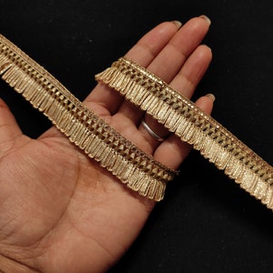 POR jarda guarnição de ouro de cobre, guarnição de sari de ouro de cobre, borda dupatta, borda de tecido, guarnição de costura, guarnição de atacado, guarnição de franja, fita de cortina