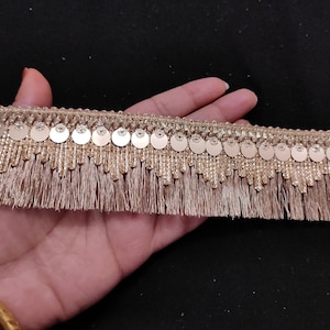 Schüttgut indische metallische beige Goldquasten, beige Goldborte, Großhandelsborte, beige Quaste, beige Goldband, Paillettenkostüm, Paillettenborte.