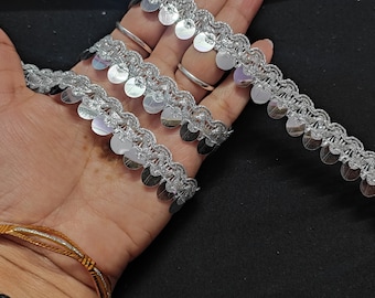 Silverpaljettfransar: Indiskt metalliskt band, kostymutsmyckning, sarikant