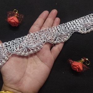 Schüttgut Indische Metallische Silberfarbe Zierleiste, Silber Dupatta Zierleiste, Silberne gewebte Zierleiste, Silberfarbene Handgemachte Lampe Dekor Band, Silber Zierleiste.